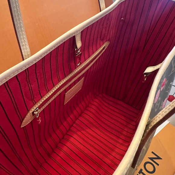 Louis Vuitton X Takashi Murakami Neverfull w/ Wallet Cherry 2025 M13263 - NEW - Picture 5 of 12